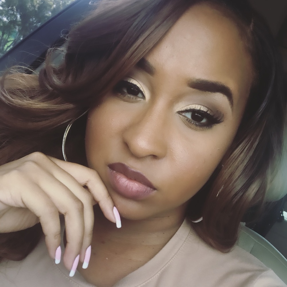 Meet your Posher, Ayline